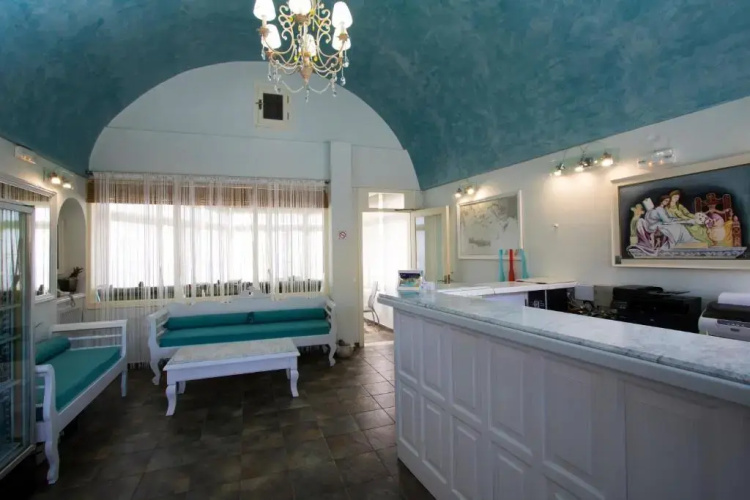 Erato Apartments