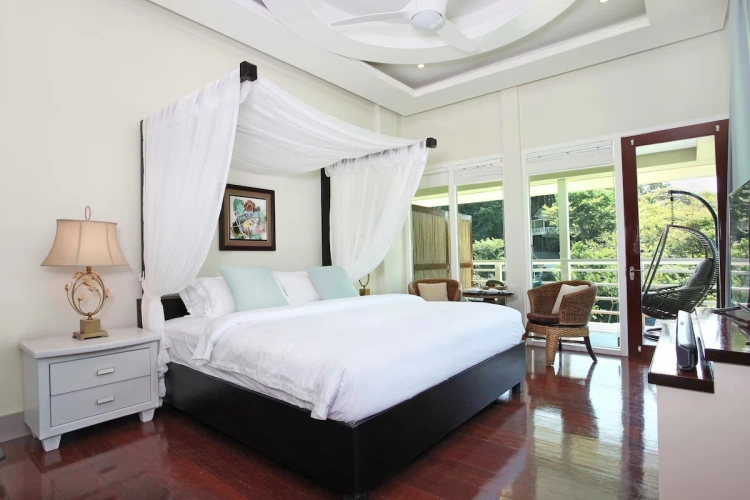 Quadruple Family Suite with partial sea view