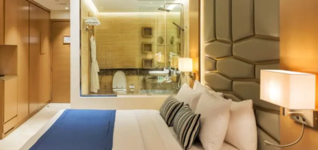 Deluxe Double room with partial Dubai Water Canal View