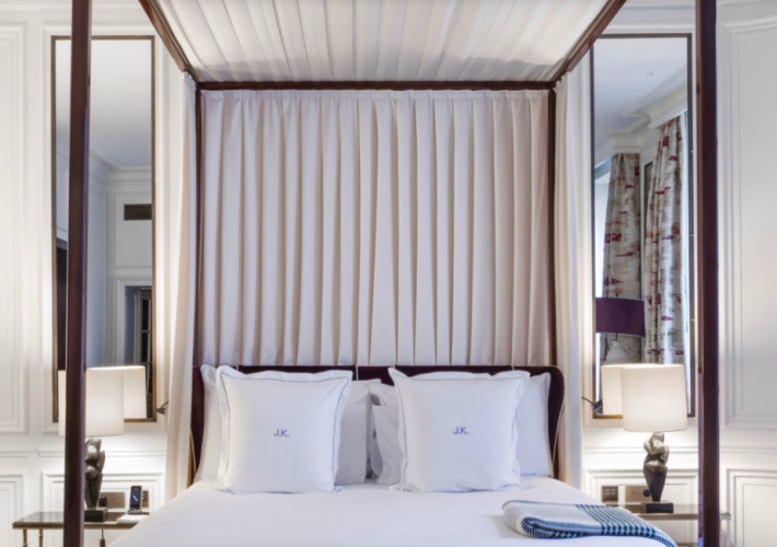 Signature Double Suite