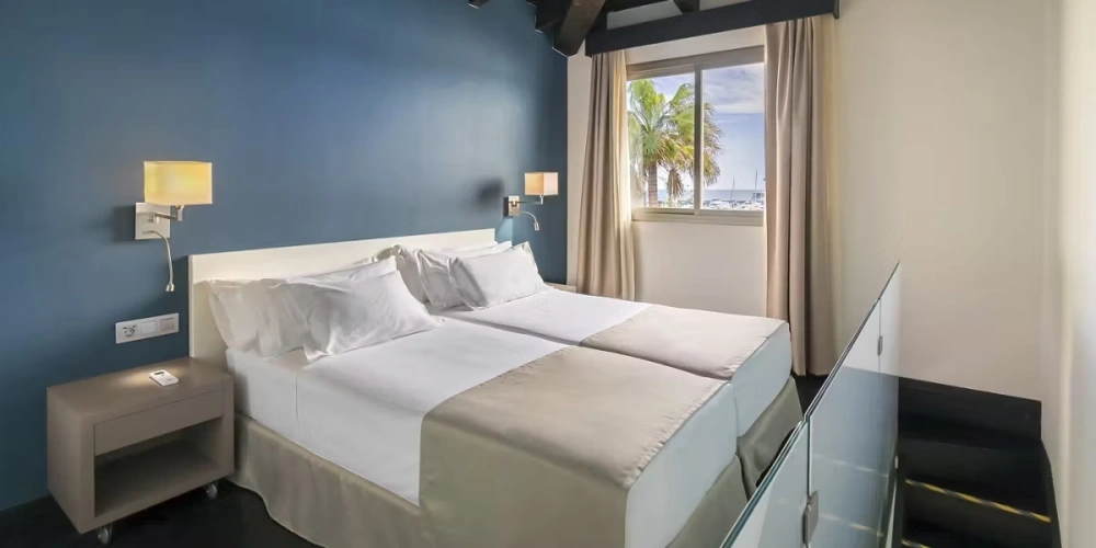 3 Bedrooms Deluxe Master Suite with sea view