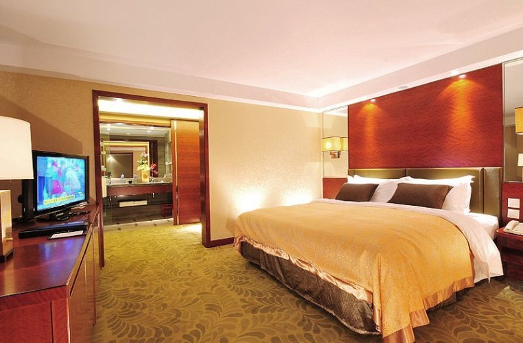 Deluxe Double Suite with lake view