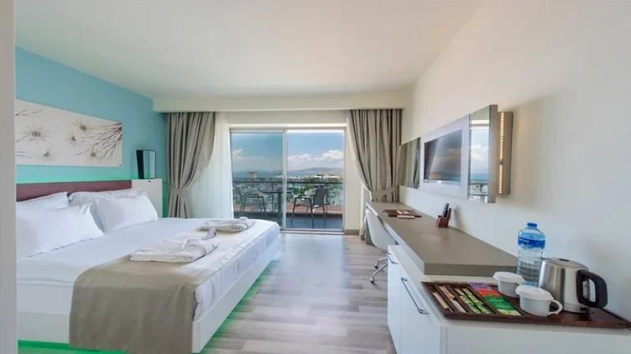 Family Double room with partial sea view