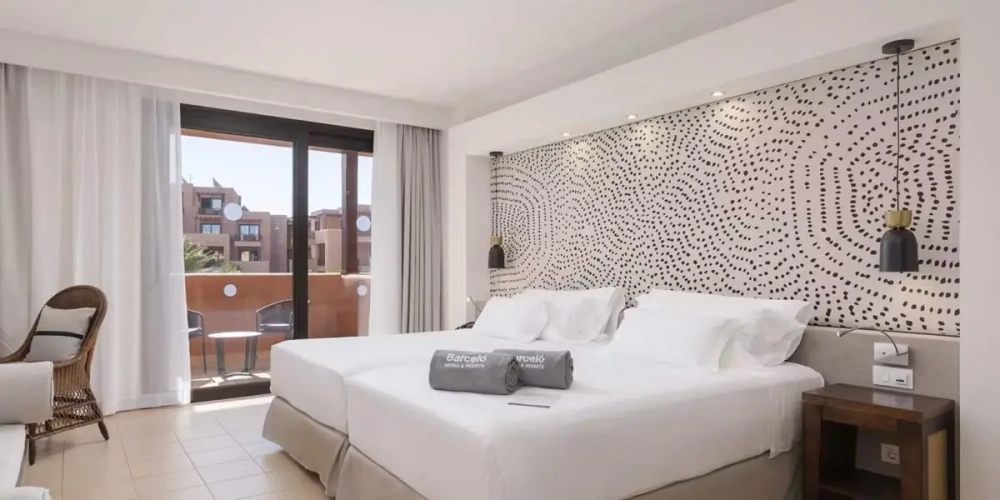 Twin room with swimming pool view