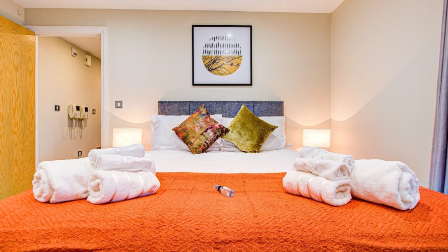 1 Bedroom Hybrid Resi - Battersea Double Apartment