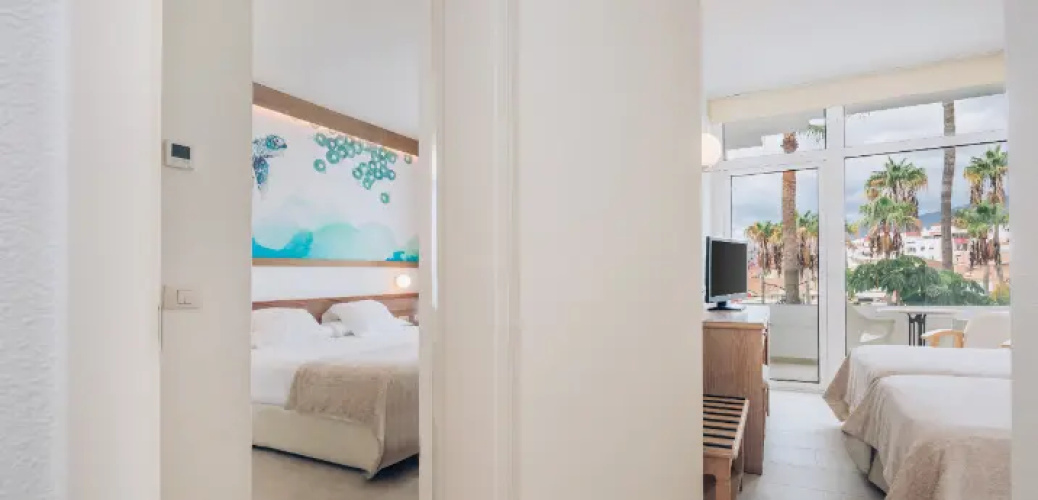 Interconnecting Family room