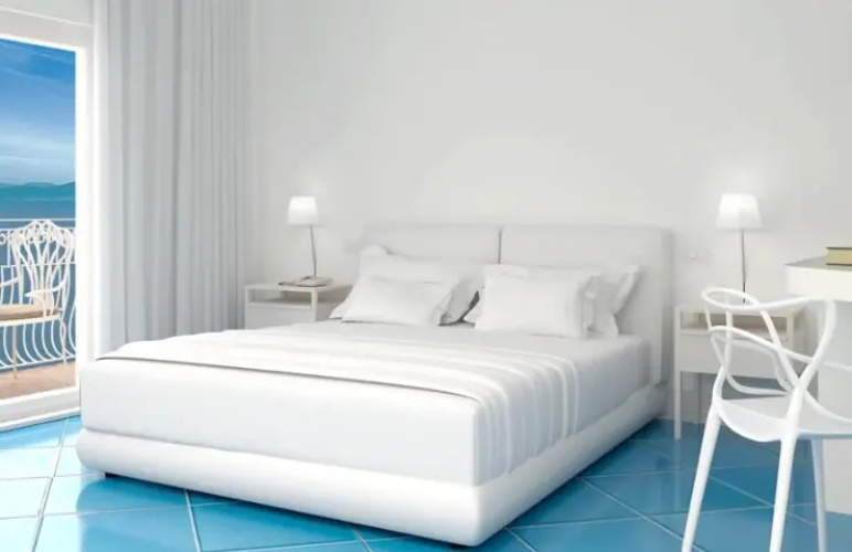 Romantica Double room with balcony and with sea view