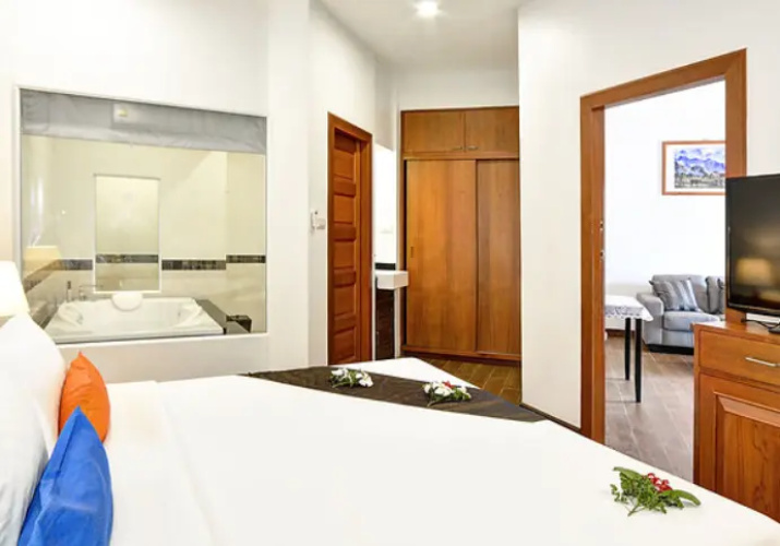 Jacuzzi Double Suite with pool view