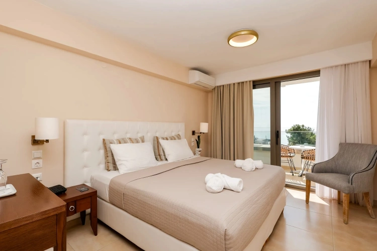 Superior Double room with partial sea view