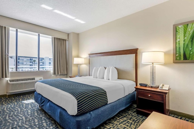 Mobility Accessible Double room with partial ocean view