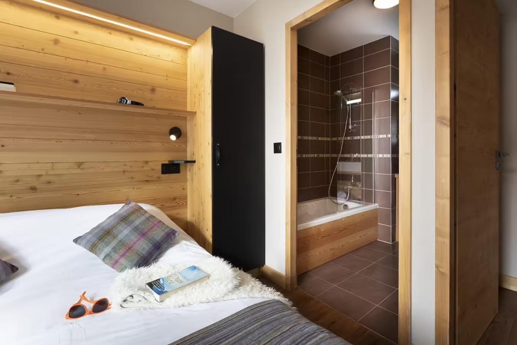 3 Bedrooms Plus Apartment