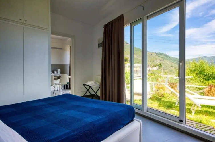 1 Bedroom Garden Double Apartment with sea view