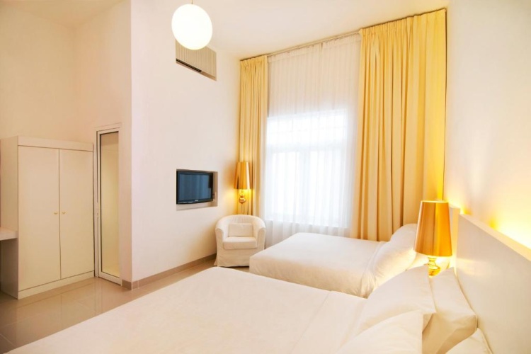 Deluxe Twin Family room