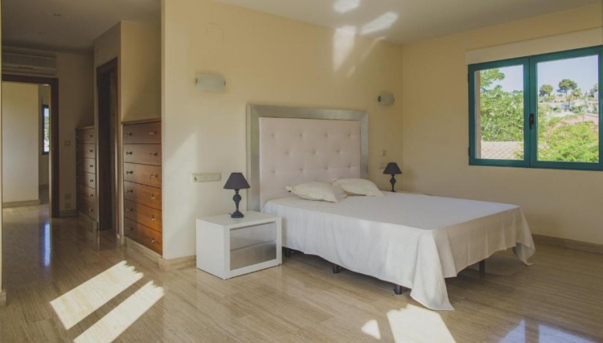 4 Bedrooms Villa