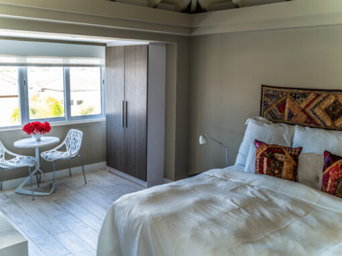 Mini-Master Double Suite with pool view