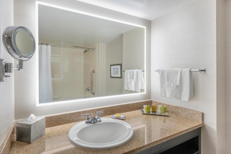Hilton Vancouver Metrotown photo 13