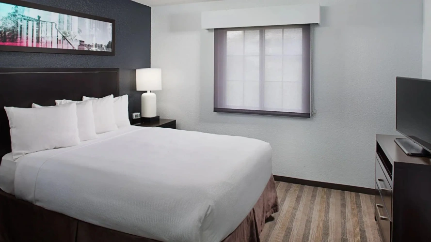 2 Bedrooms Suite