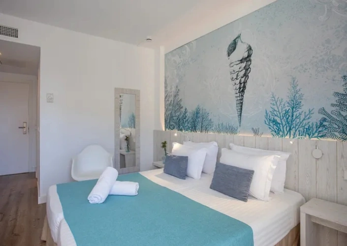 Twin room with pool view