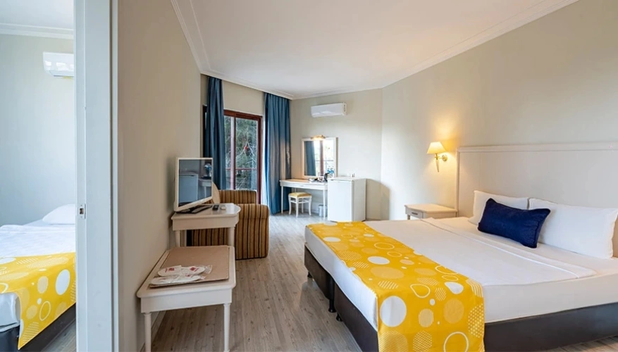 Family Triple room with land view