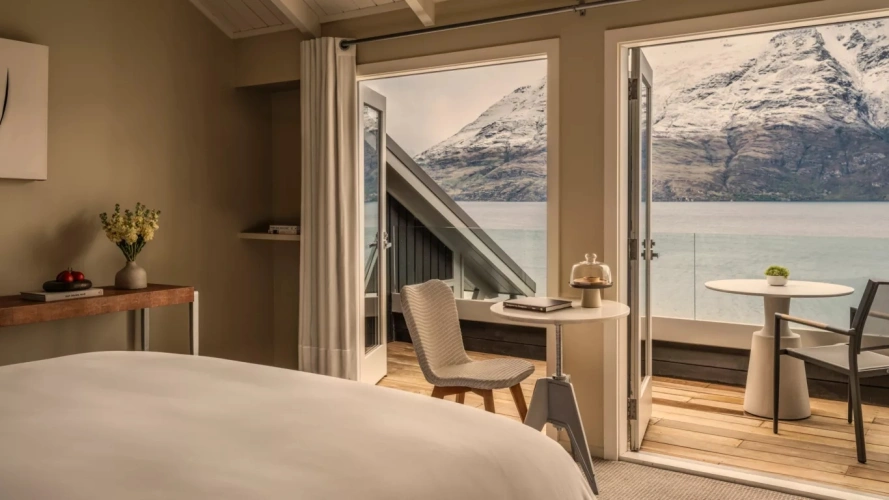 2 Bedrooms Loft Suite with lake view