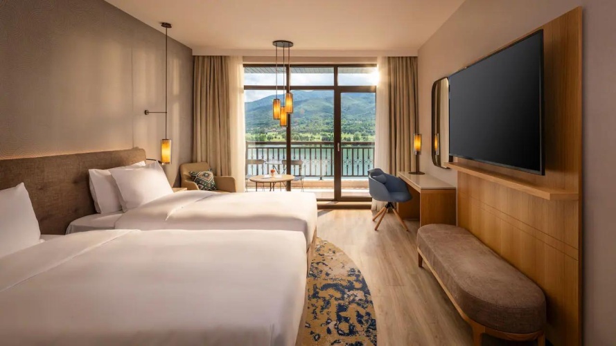 Twin room with lake view