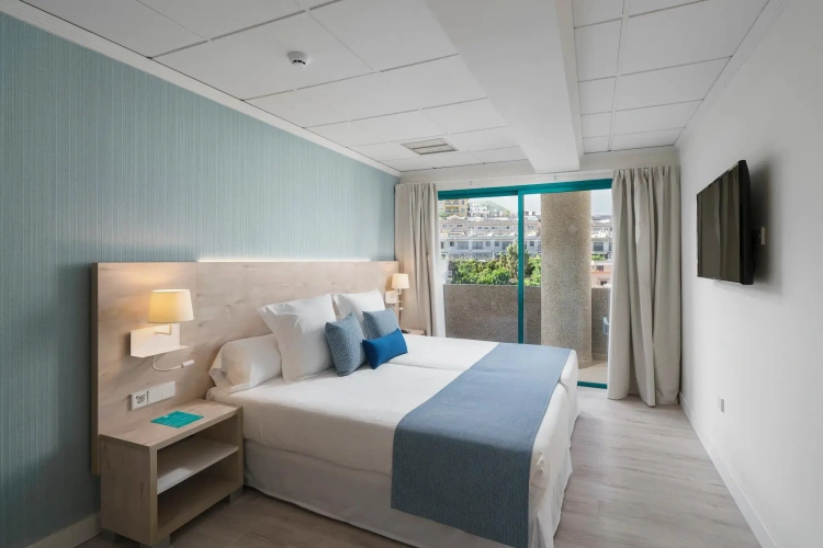 Twin Suite with pool view