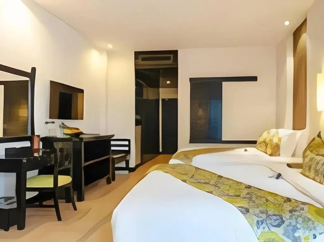 Superior Twin room with pool view