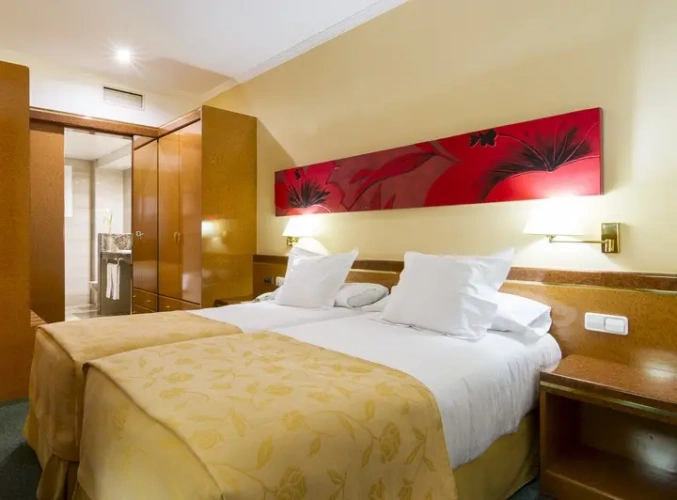 1 – 2 Adults Twin Suite