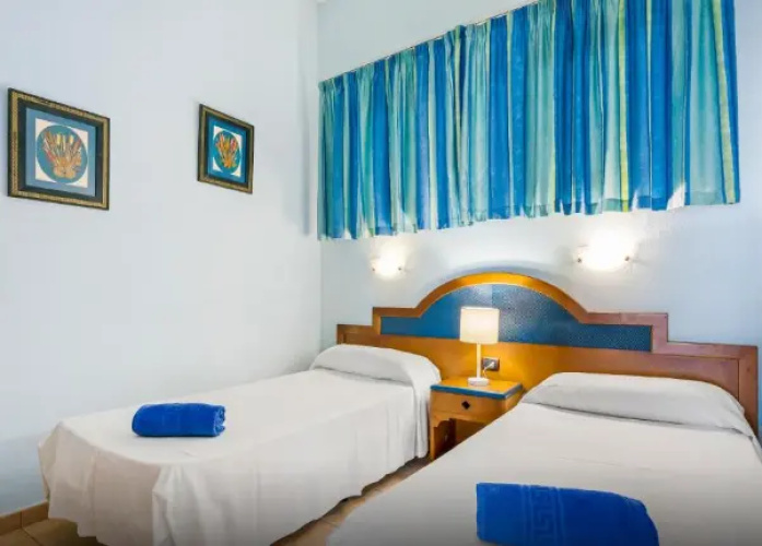 1 Bedroom Large Apartment with balcony and with external view