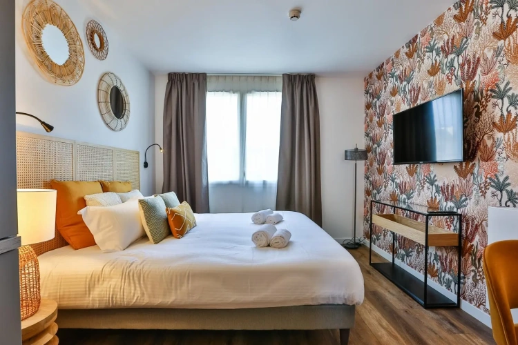 Courtyard/Parking Side Double room
