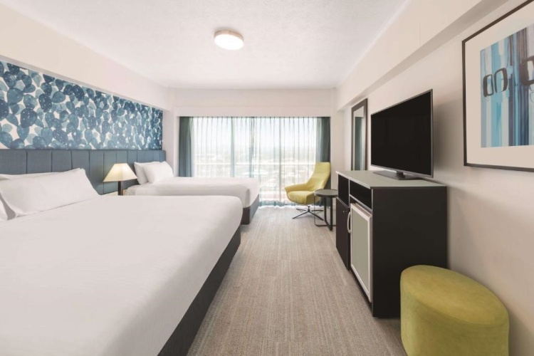 Deluxe Twin Driftwood Social Club Suite with view