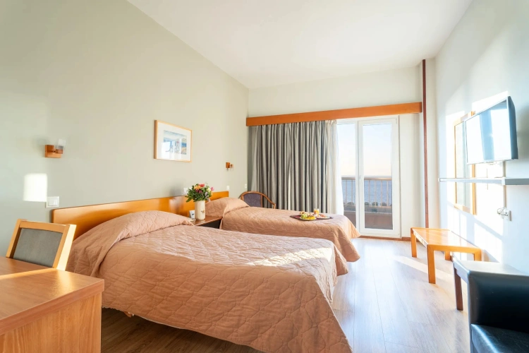 Twin room with sea view