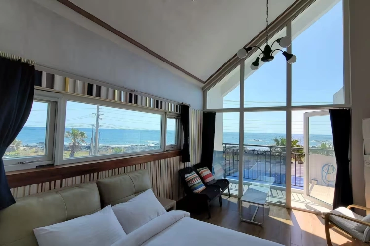 Apartment (Room Type Randomly Assigned)