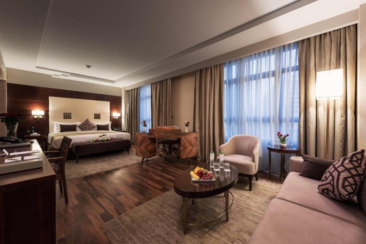 Honeymoon Double Suite with city view