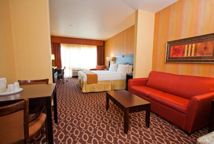 Additional Living Area Quadruple Suite