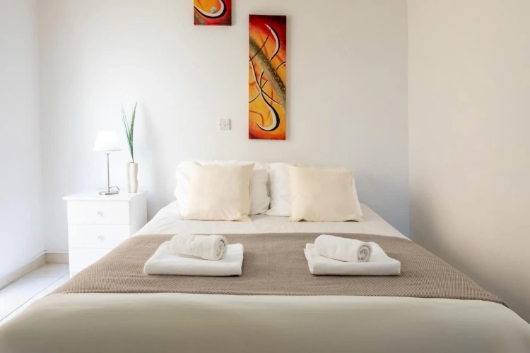 3 Bedrooms Apartment