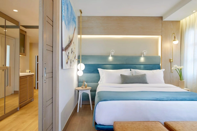 Deluxe Double Suite with garden view