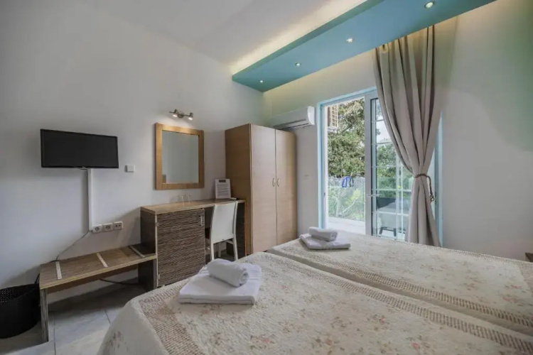 Delfini Beach Hotel