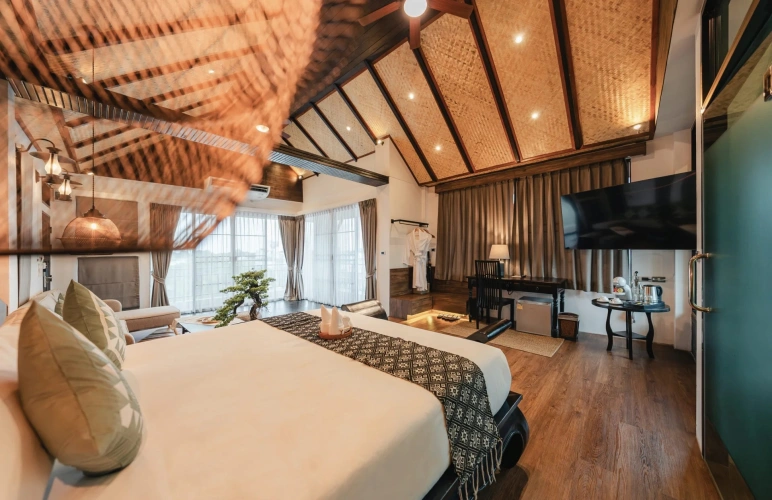 Grand Oriental Double Suite