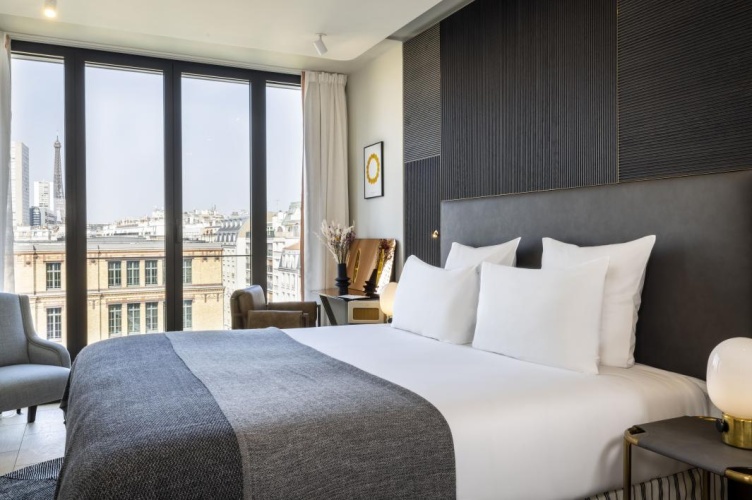 Eiffel Tower view - Grey Double room