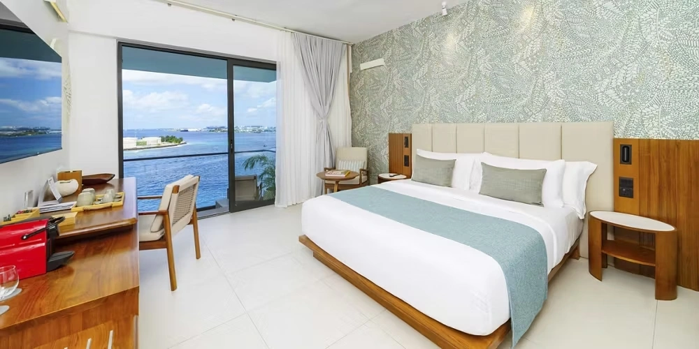 Interconnected Superior room oceanfront