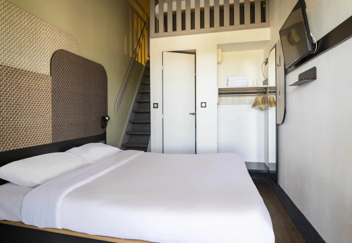 Family Disabled Access Quadruple Mezzanine room