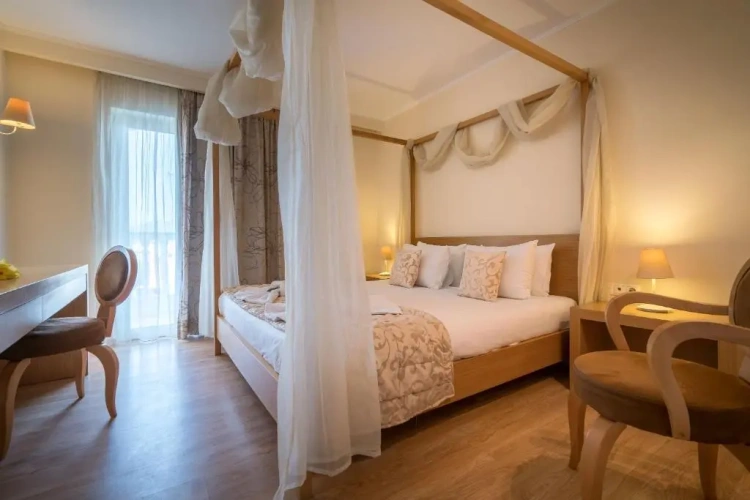 Quadruple Family Suite