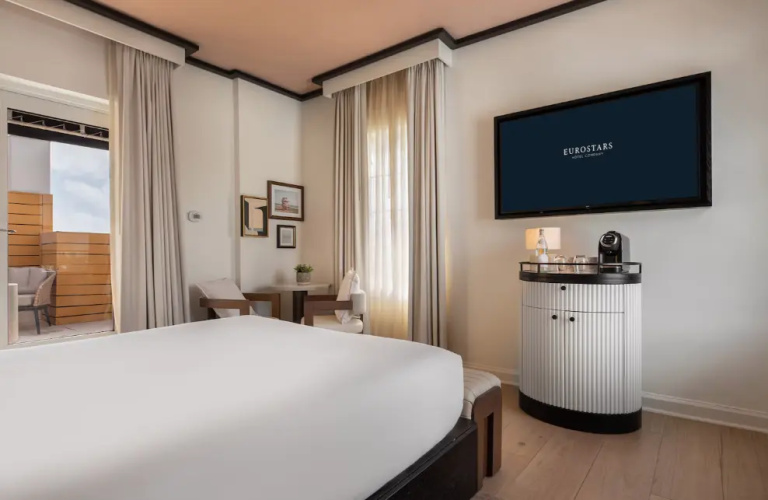 Premium with Terrace Double room with partial ocean view