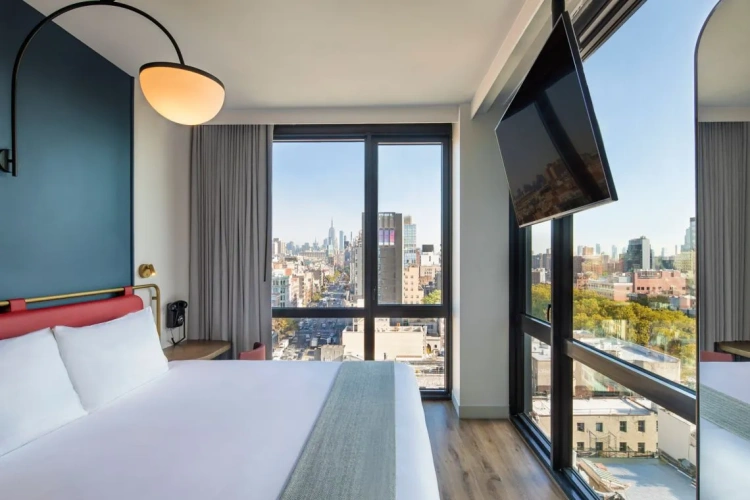 Corner Double room with city view