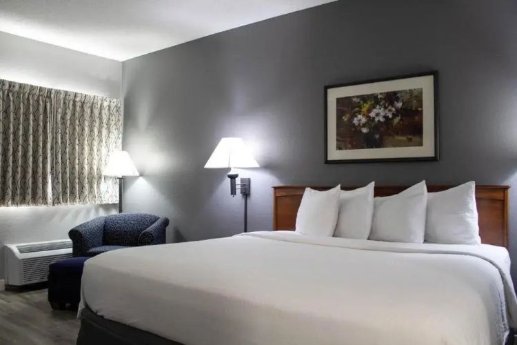 New Victorian Inn & Suites in Sioux City, IA