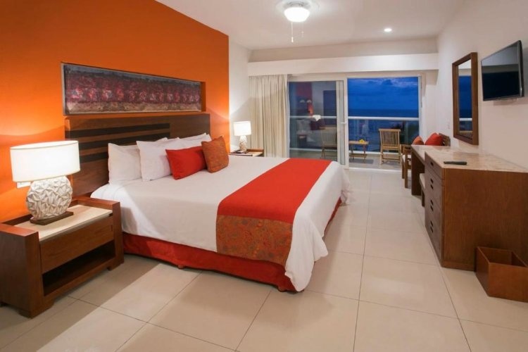 2 Bedrooms Suite oceanfront