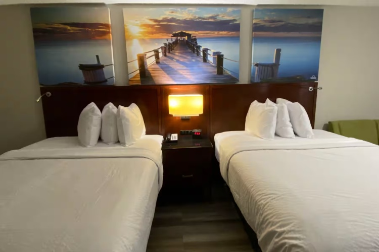 Exterior Corridor Twin room