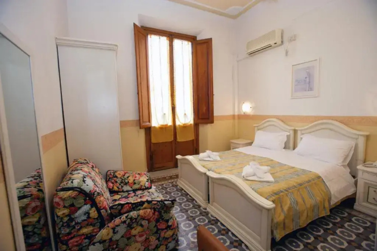 Hotel Desiree