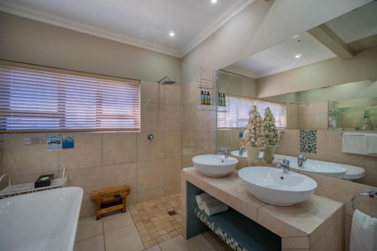 2 Bedrooms Quadruple Suite